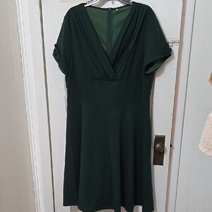 Elegant Green Women's Dress 2X CLASSY